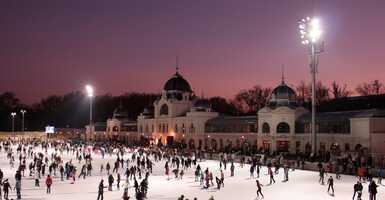 Városligeti Műjégpálya épülete és a jégpálya